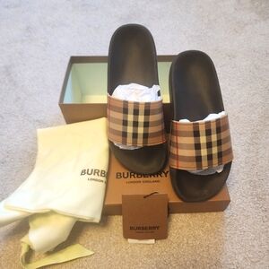 Girls Burberry Slides Size 1